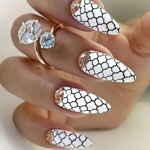 🔥3/$21 Black / White design with gold accent Press on nails
